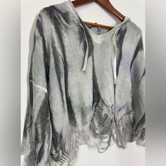 POL Greenish Gray and Cream Knit Sweater Small Lightweight Distressed NWOT - Picture 2 of 5